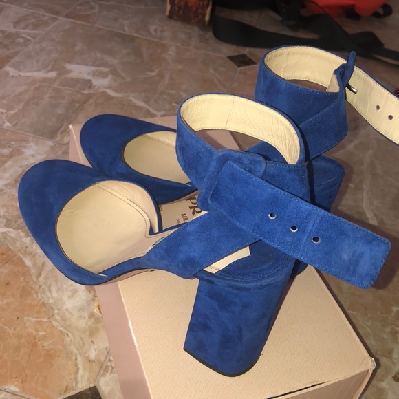 Stunning Blue Prada Heels - Picture 3 of 8